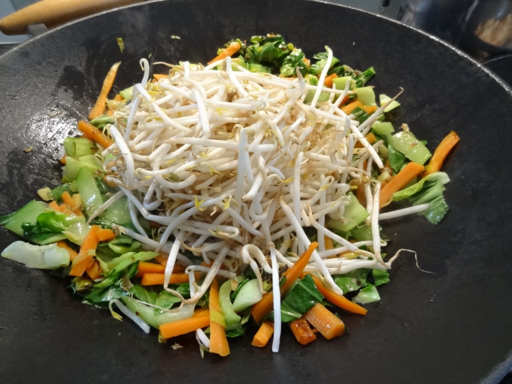 Wokgemüse für kreative Köche mit frischen Mungobohnensprossen