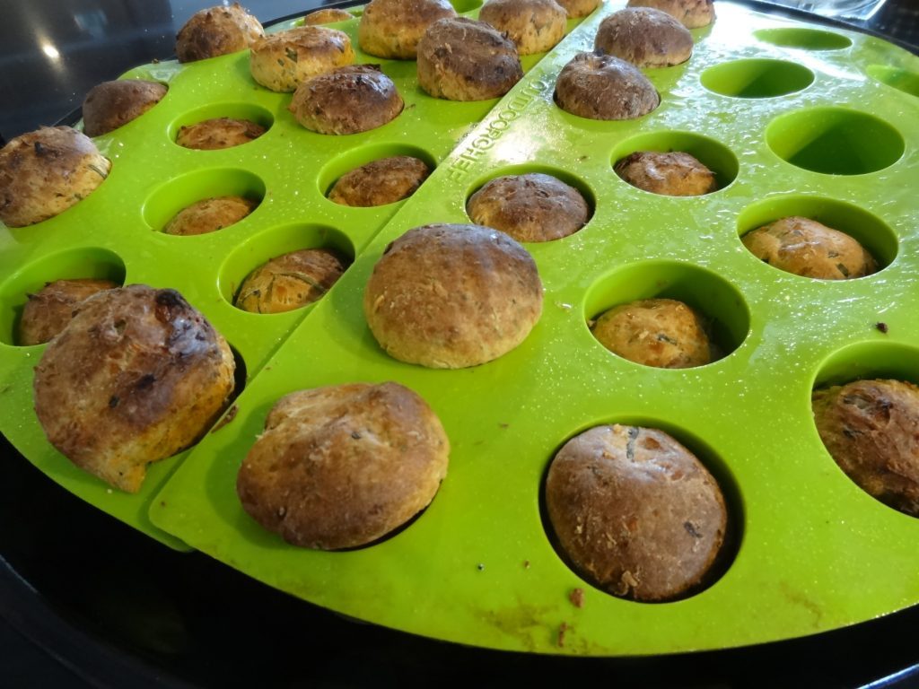 Muffins aus Kartoffeln, Mehl und Kräutern