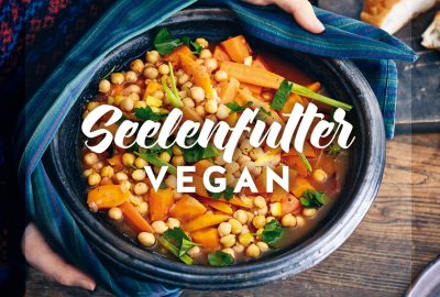 Eintopf mit Aufschrift Seelenfutter Vegan